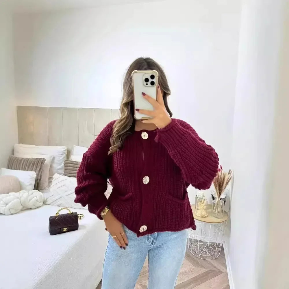 Cardigan Verona – ElegânciaAtemporal em Tricot Fino