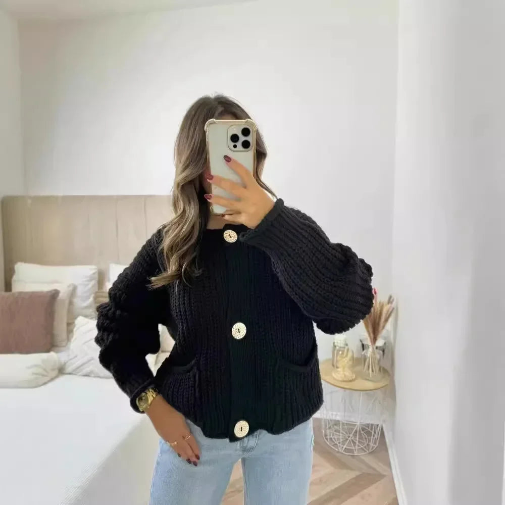 Cardigan Verona – ElegânciaAtemporal em Tricot Fino