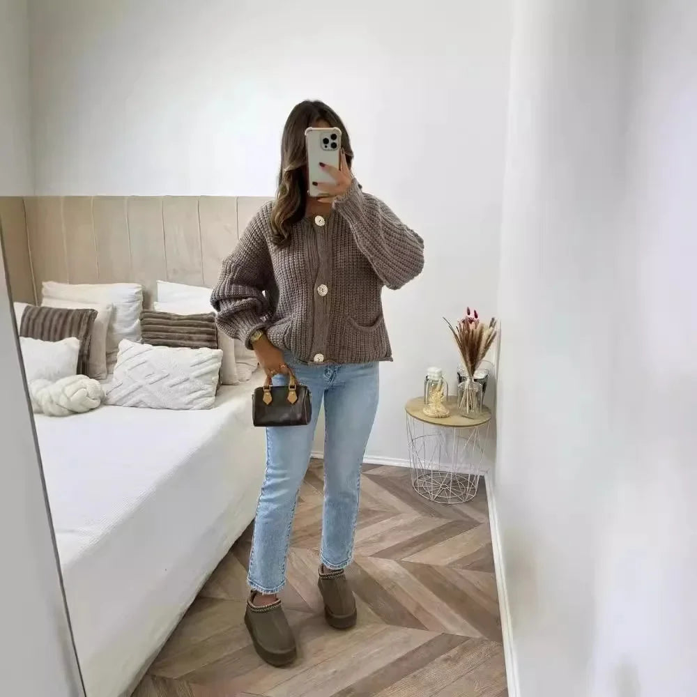 Cardigan Verona – ElegânciaAtemporal em Tricot Fino