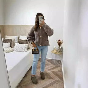 Cardigan Verona – ElegânciaAtemporal em Tricot Fino